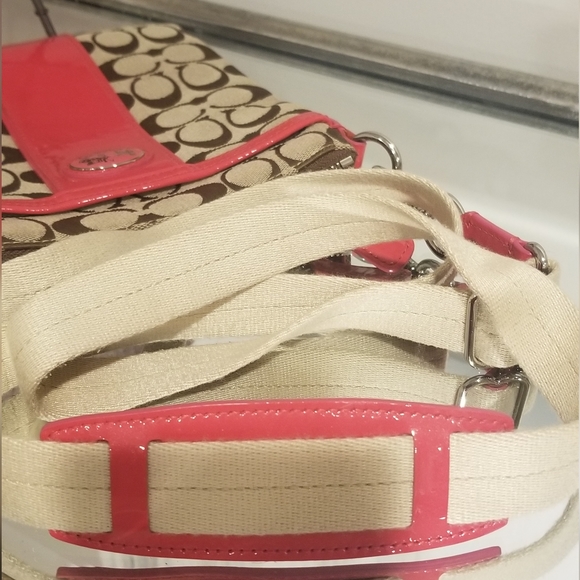 COACH Signature C's Khaki Jacquard Slingpack - Picture 9 of 11